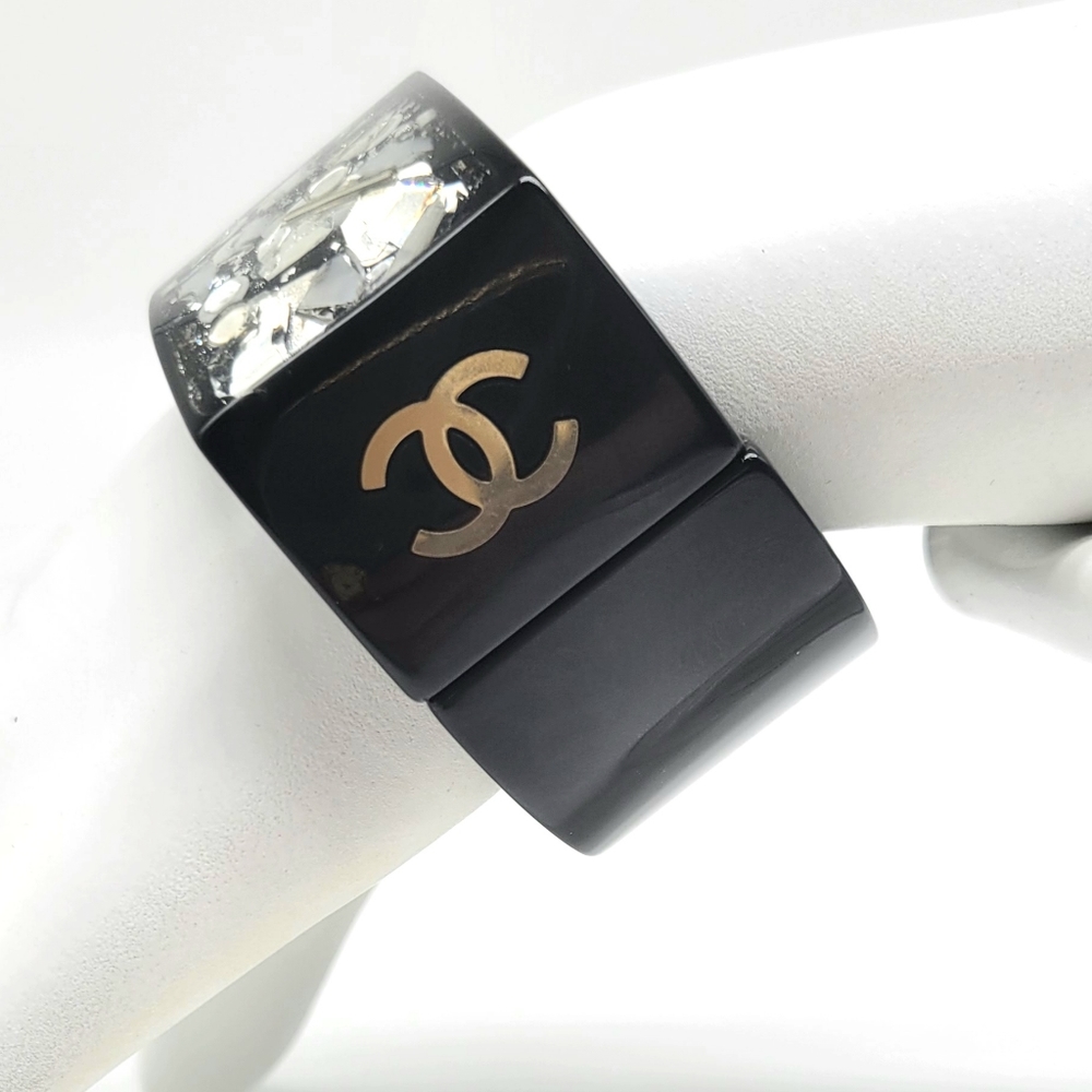 Chanel 2009 Black Resin Rectangular Hinged Bangle… - image 7